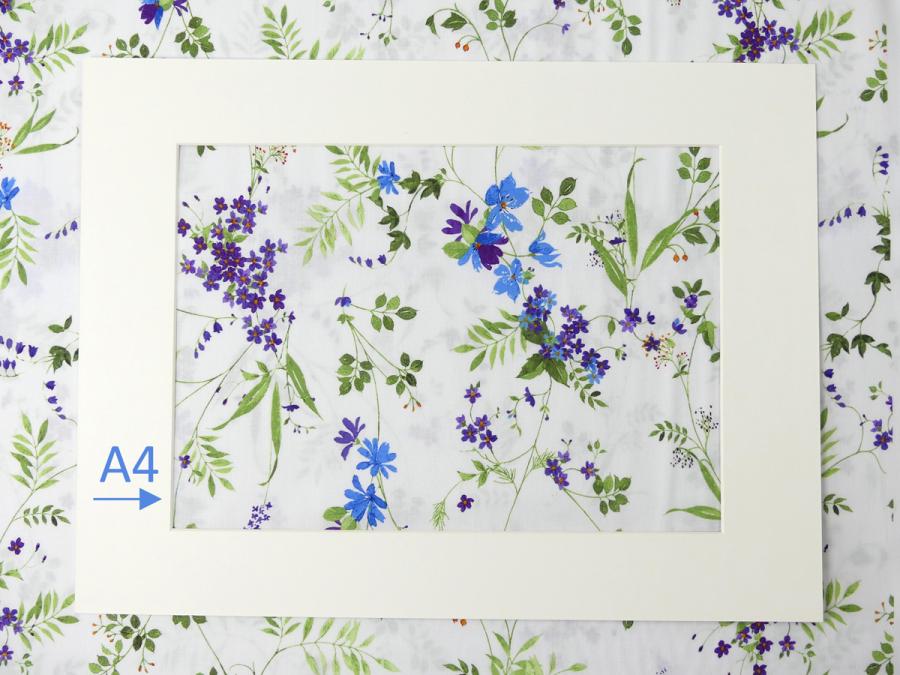 Preview: Patchworkstoff Clothworks aus der Serie Flowershop lila blau filigrane Blüten auf weiß A4 Ausschnitt